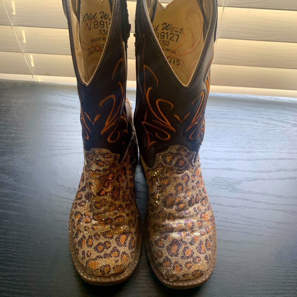 Cowgirl cheetah print boots